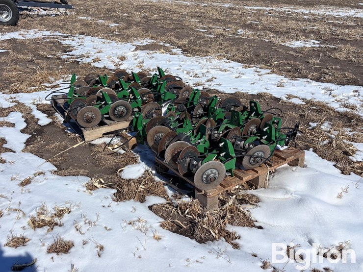 john-deere-rear-mount-disc-fertilizer-for-planter-image-5