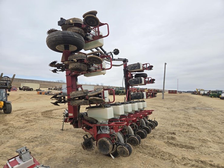 2004-white-8100-image-10