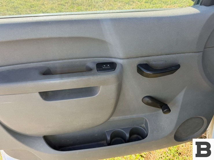 2012-chevrolet-silverado-1500-image-25