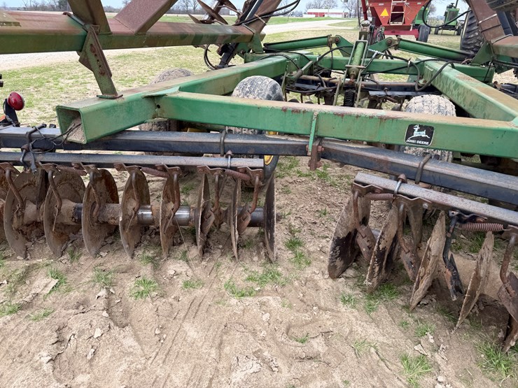 john-deere-25-image-24