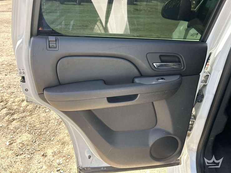 2010-chevrolet-tahoe-image-19