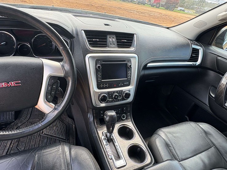 2016-gmc-acadia-slt-image-13