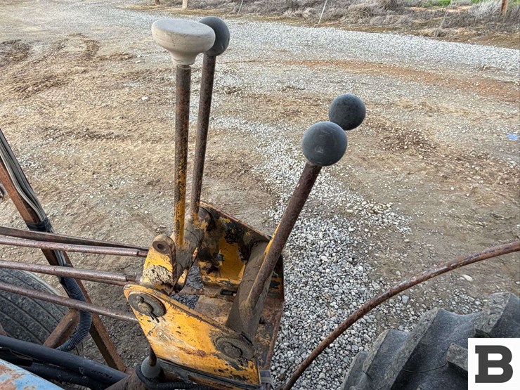 1977-ford-5600-image-32