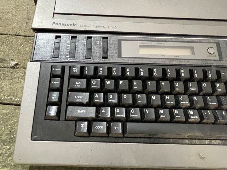#7220-•-panasonic-electronic-typerwriter-image-13