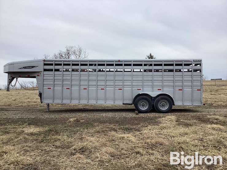 2016-titan-trailer-image-8