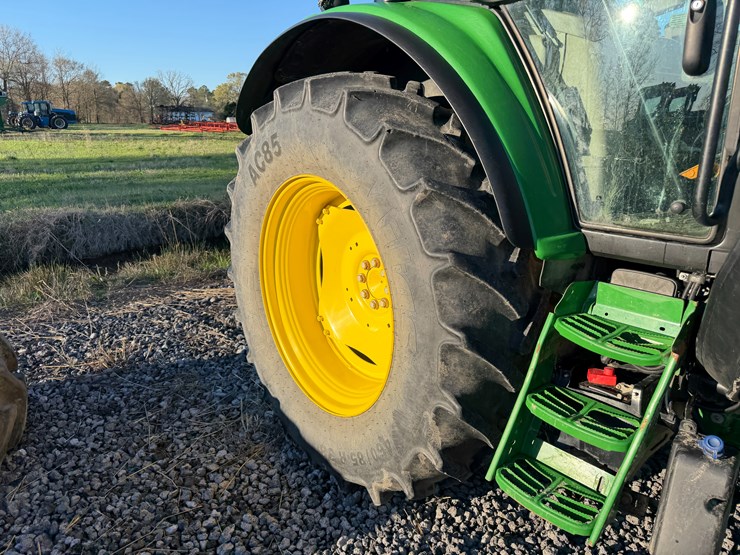 2017-john-deere-6120m-image-10