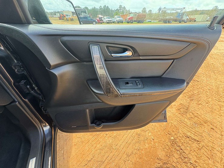 2016-gmc-acadia-slt-image-23