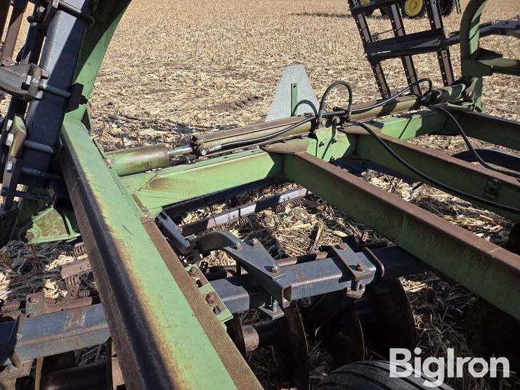 john-deere-230-image-10