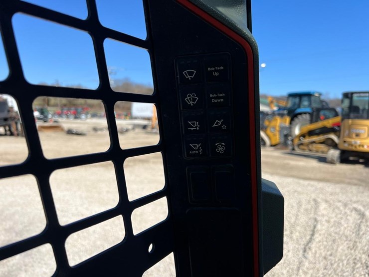 2022-bobcat-t64-image-18