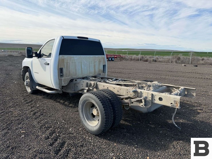 2010-chevrolet-silverado-3500-image-3