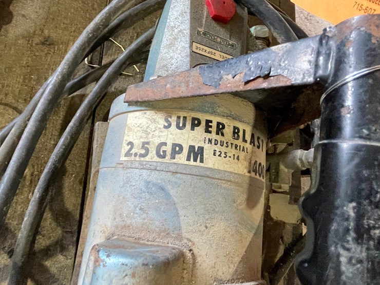 #7208-•-cat-pumps-electric-pressure-washer-image-9