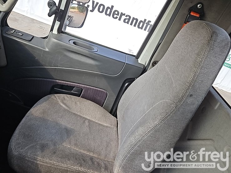 2017-international-8600-image-42