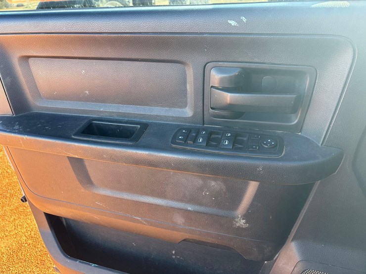 2014-ram-3500-tradesman-image-17