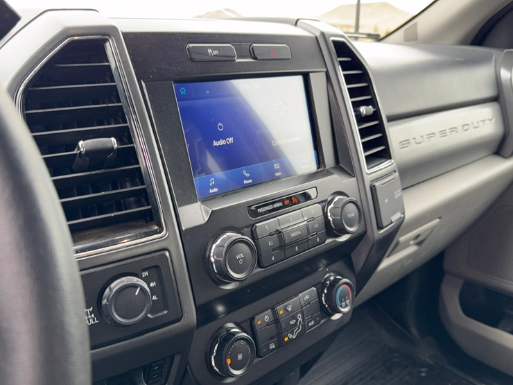 2022-ford-f350-image-21