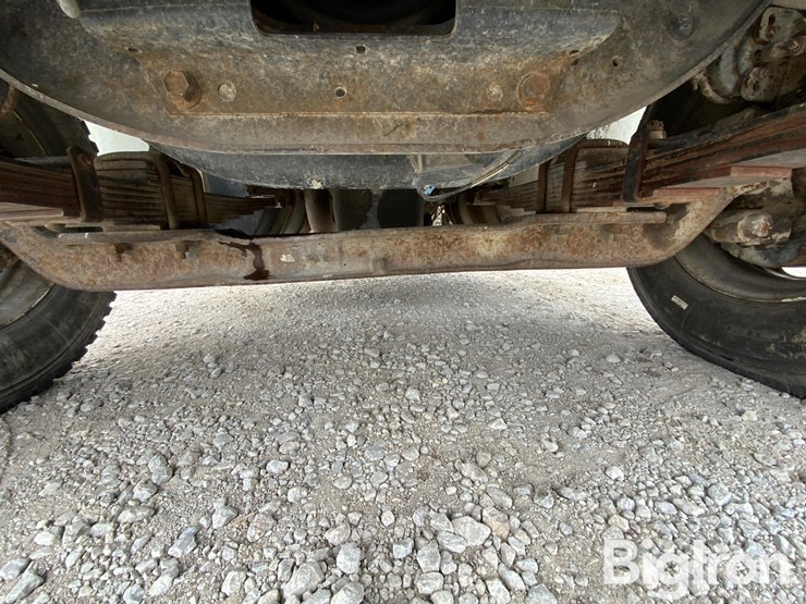 2001-international-8100-image-16