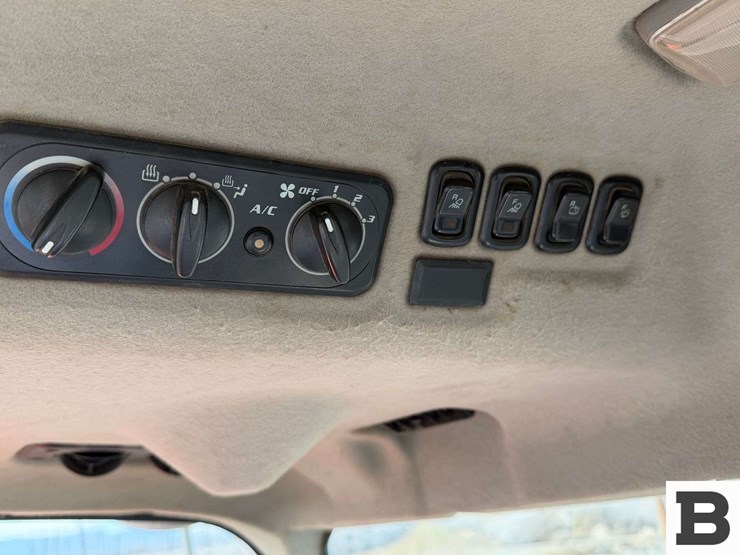 2014-kubota-m8540hd-image-31