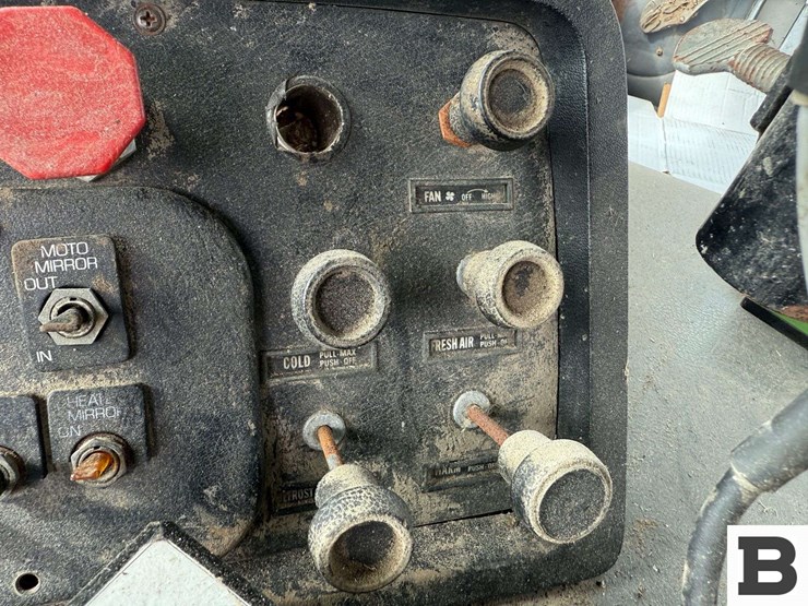 1996-volvo-wx-feed-truck---albany,-or-image-68