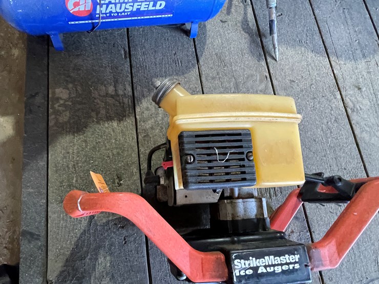 #7204-•-strike-master-ice-auger-image-9