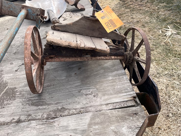 #7252-•-antique-wagon-parts-image-5