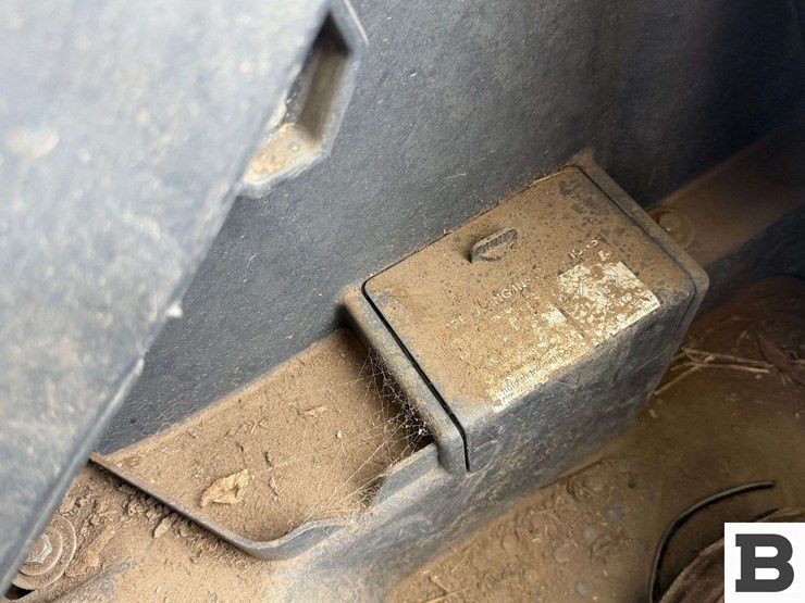 2010-john-deere-329d-image-43