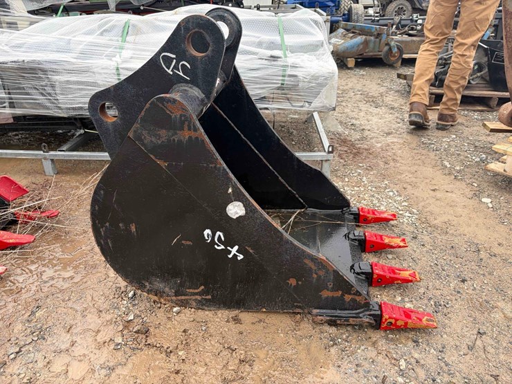 23"-john-deere-backhoe-bucket-image-3