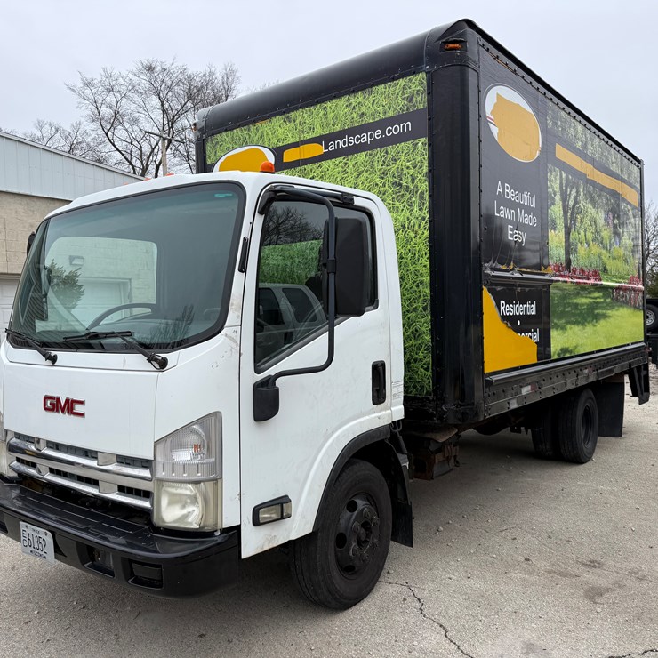 #1154 • 2009 Isuzu Box Truck (Has WI Title) (New Berlin, WI)