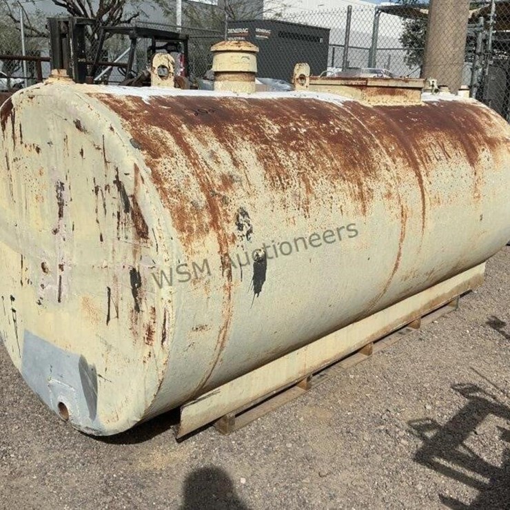 750 GALLON STEEL TANK