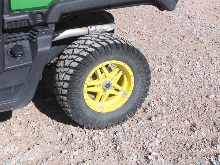 2023-john-deere-gator-image-11