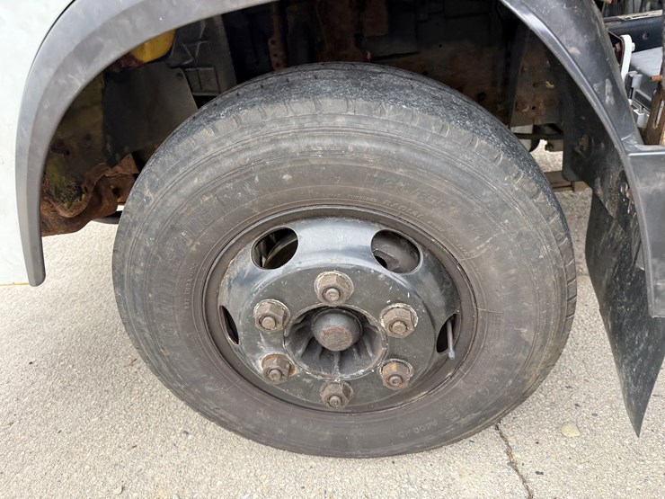 #1154-•-2009-isuzu-box-truck-(has-wi-title)-(new-berlin,-wi)-image-16