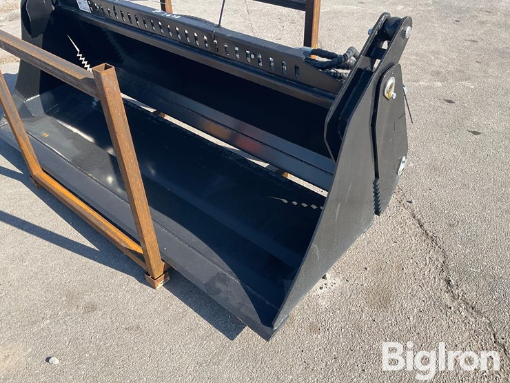 2025-massey-ferguson-730-image-9