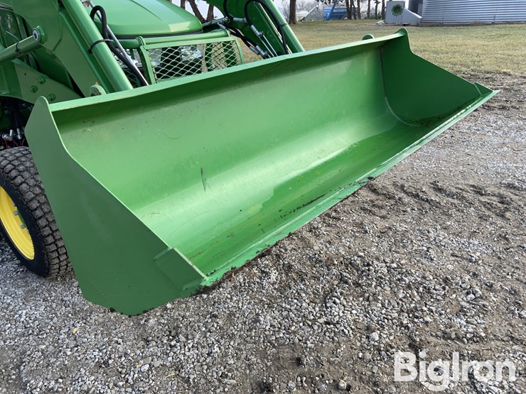 2015-john-deere-3046r-image-11