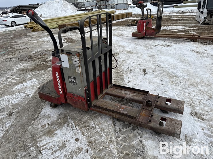 raymond-8400-image-3