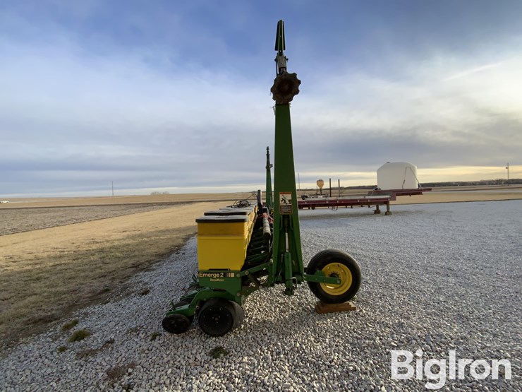 john-deere-7300-image-4