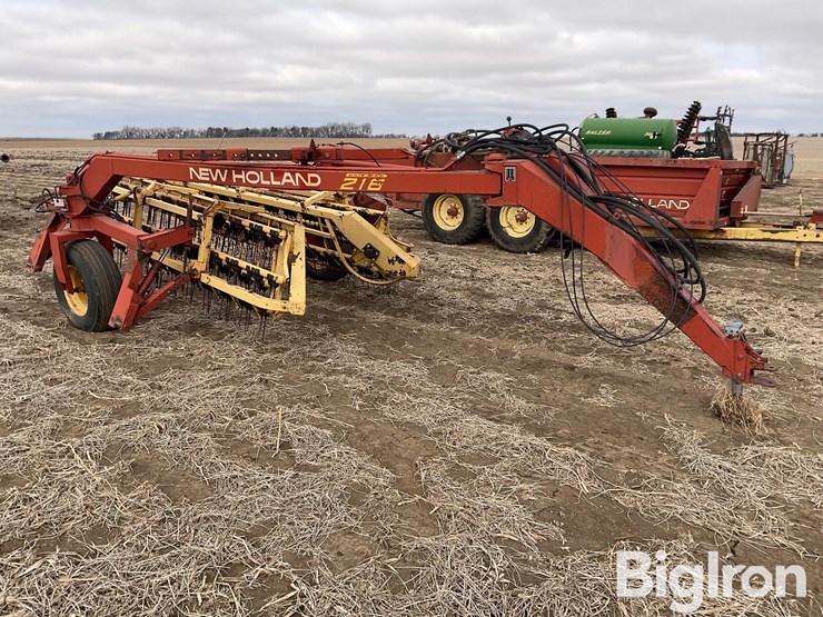 new-holland-216-image-3