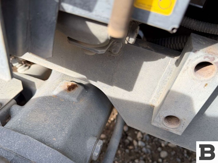 2016-kubota-m8540hd-image-11