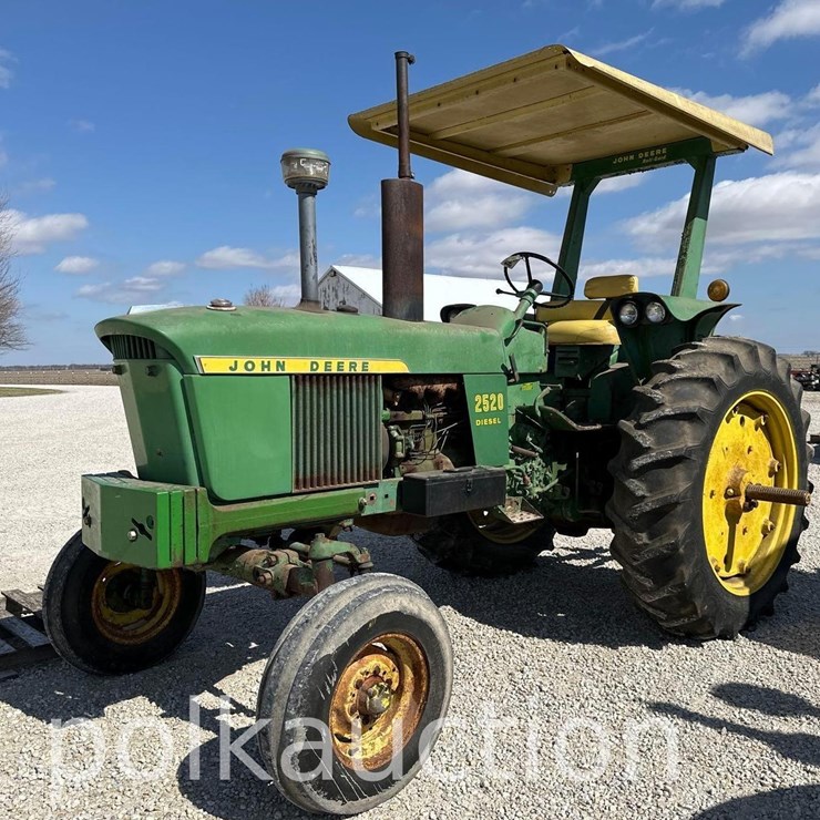 JOHN DEERE 2520