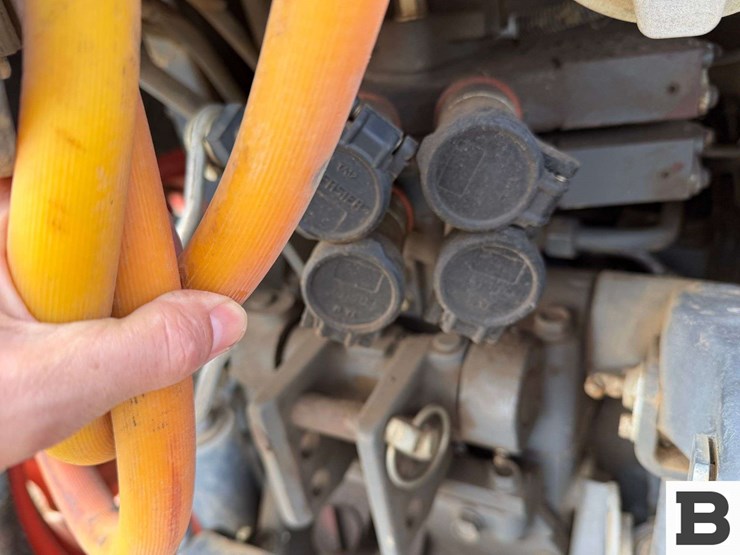 2014-kubota-m8540hd-image-18