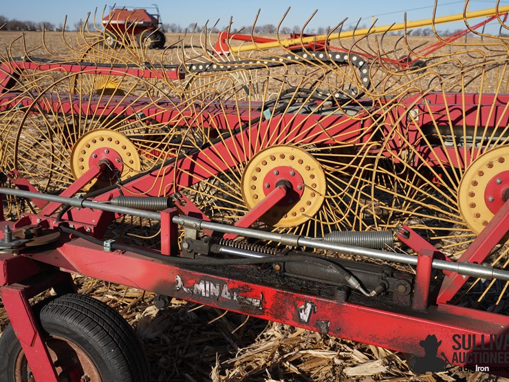 tonutti-12-wheel-hay-rake-image-15