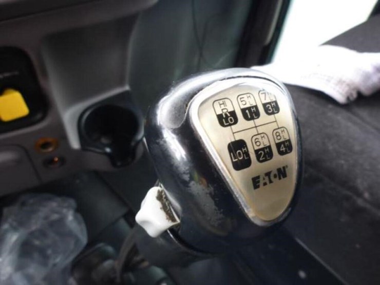 2015-peterbilt-367-image-12