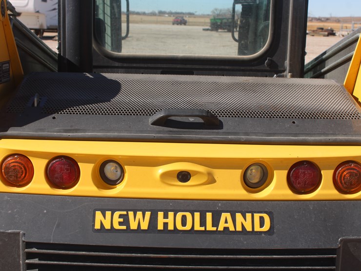 2021-new-holland-c327-image-34