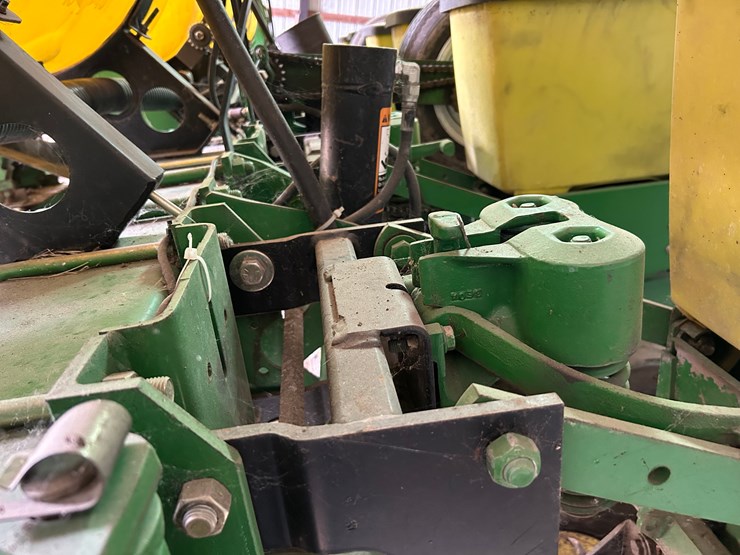 john-deere-1750-image-5