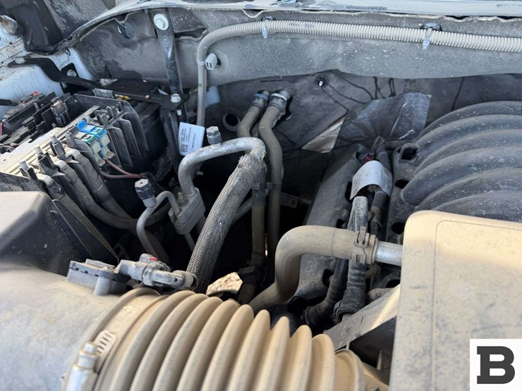 2023-chevrolet-silverado-3500-image-12