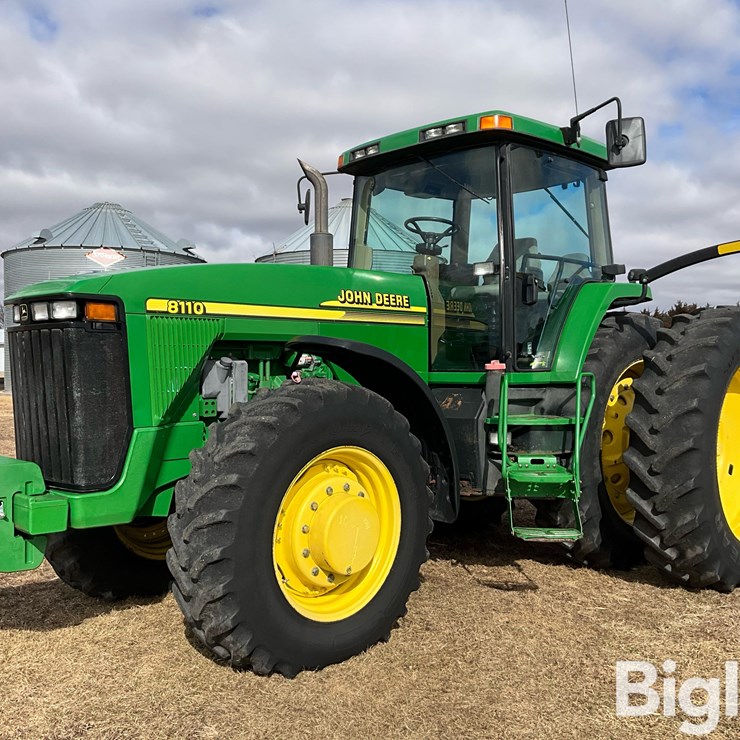 2001 JOHN DEERE 8110