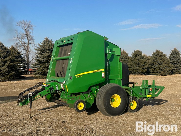 2019-john-deere-560m-image-1