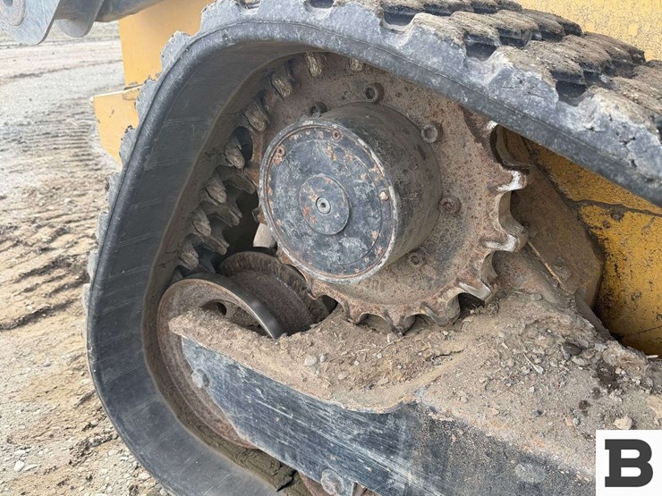 2010-john-deere-329d-image-25