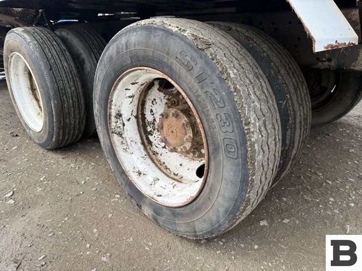 1996-volvo-wx-feed-truck---albany,-or-image-36