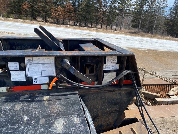 #1100-•-2010-witzco-rg-50-tri-axle-lowboy-semi-trailer-(has-wi-title)-(colfax,-wi)-image-17