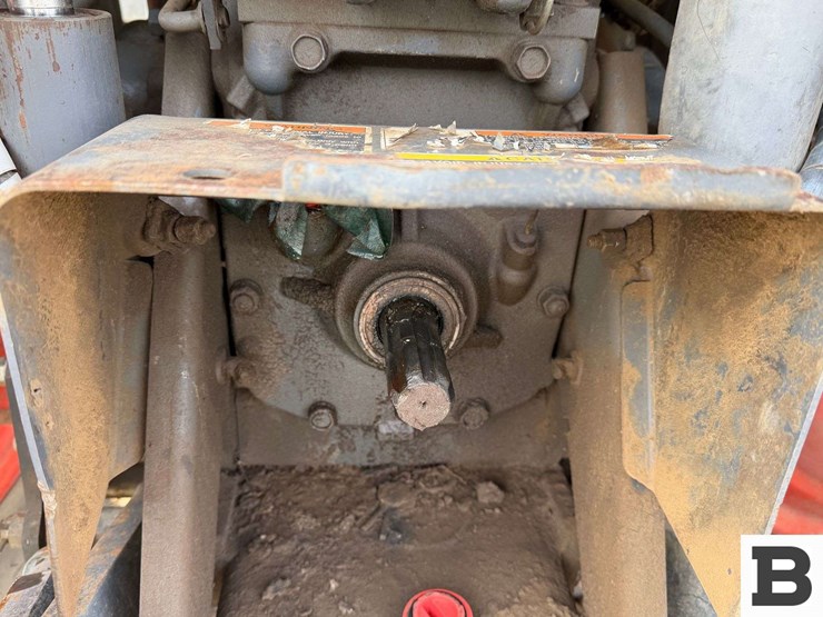 2014-kubota-m8540hd-image-10