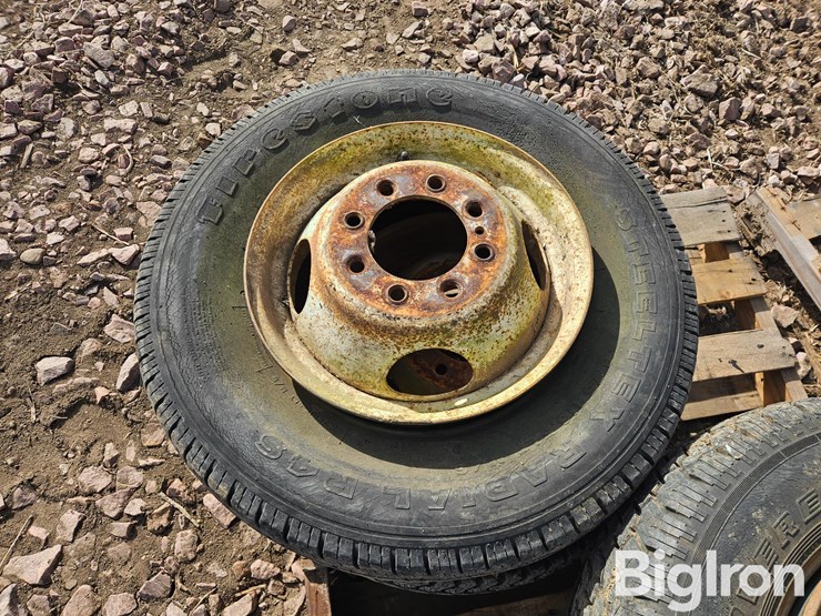 16.5"-tires-on-8-bolt-steel-dually-rims-image-11