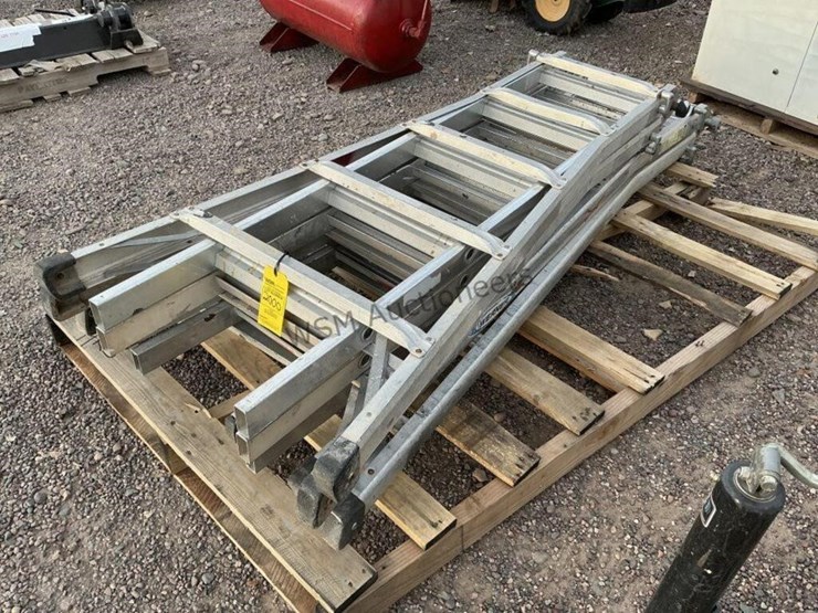 (2)-werner-multipurpose-folding-extension-ladders-image-2